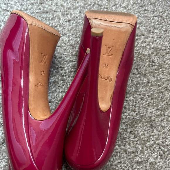 Louis Vuitton shoes - Picture 2 of 9